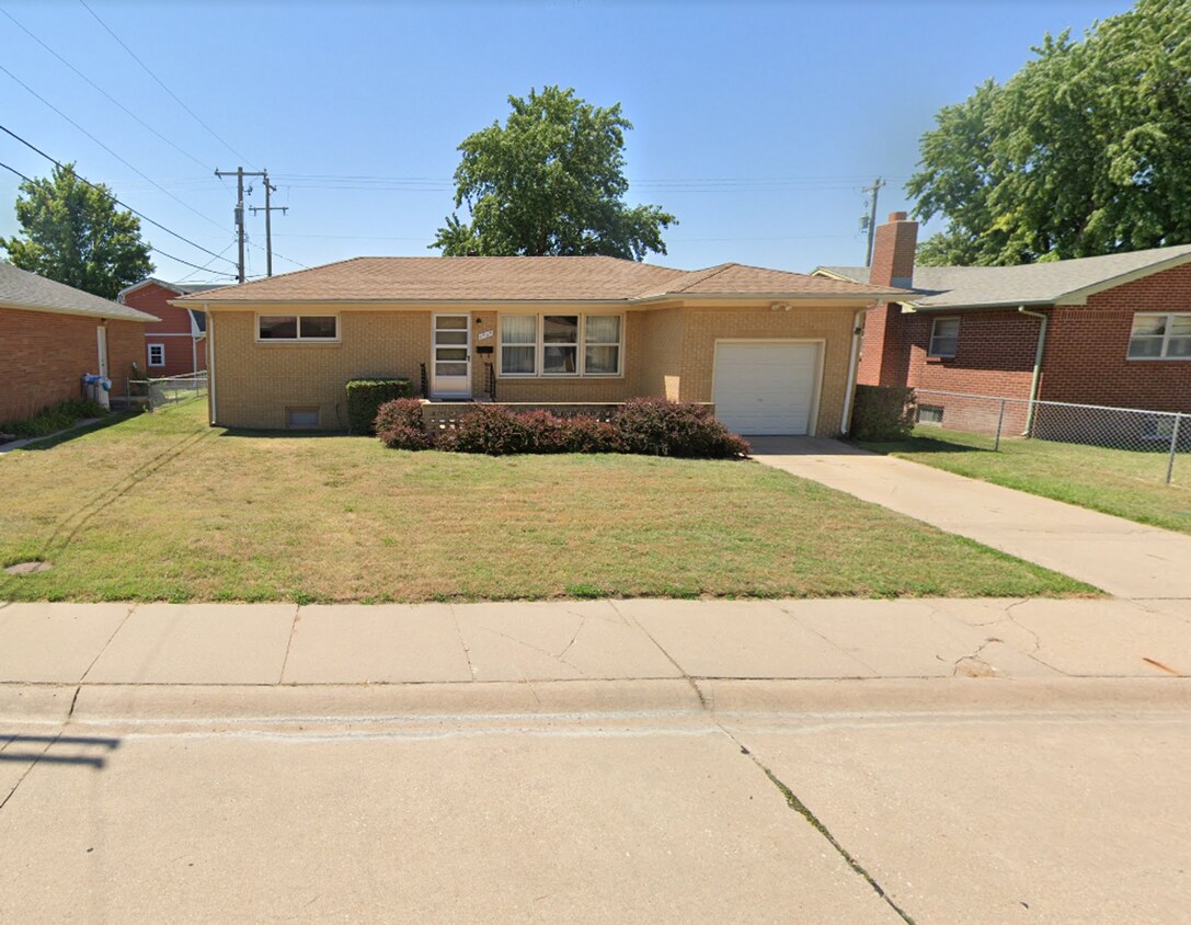Primary Photo - 2 Bedroom, 1 Bathroom House