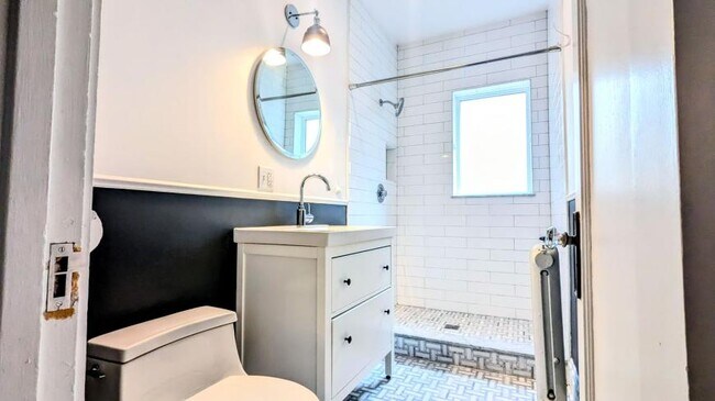 Foto del edificio - 3 bedroom in Chicago IL 60618