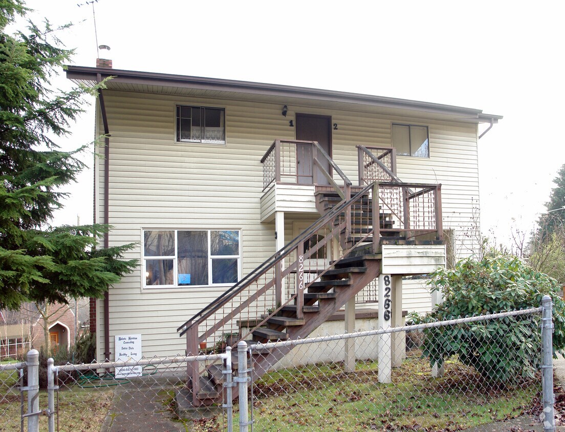 Building Photo - 8266 Lake City Way NE
