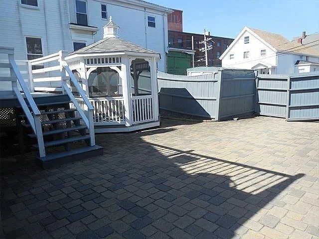 Foto del edificio - 122 Central St