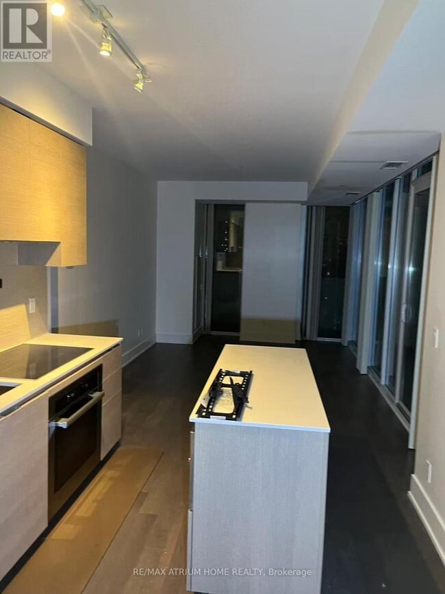 Photo du bâtiment - 200 Bloor St W