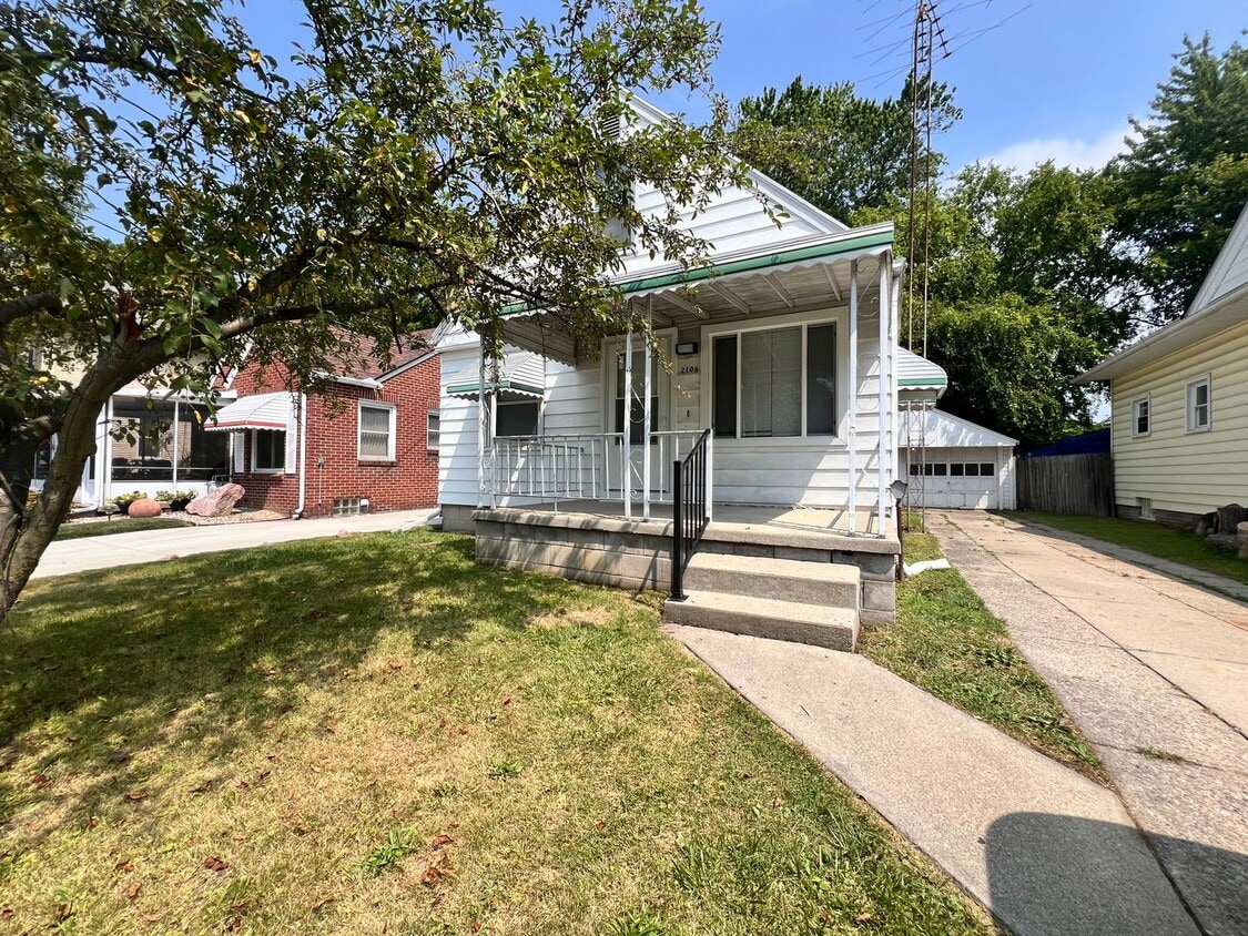 Primary Photo - 3 Bedroom House - South Toledo