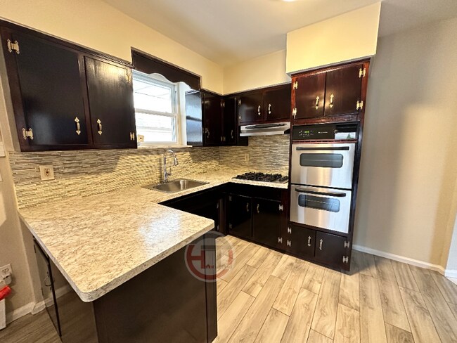 Foto del edificio - 2920 Waterbury Ave