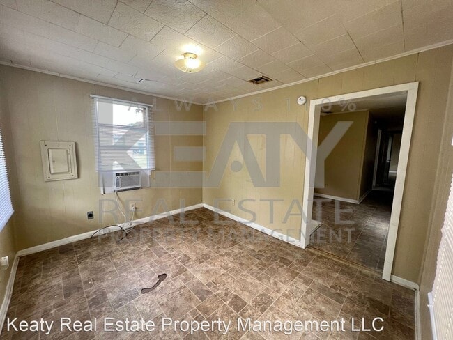 Building Photo - 2 br, 1 bath House - 219 Edison Street