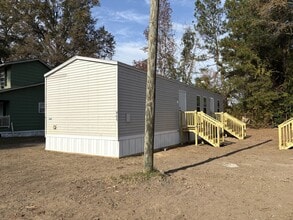 Building Photo - 905 McFadden St