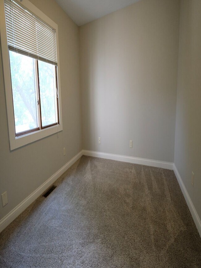 Foto del edificio - 1307 Kingsridge Ct