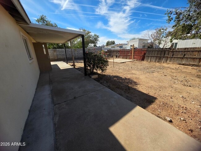 Foto del edificio - 1502 N 180th Dr