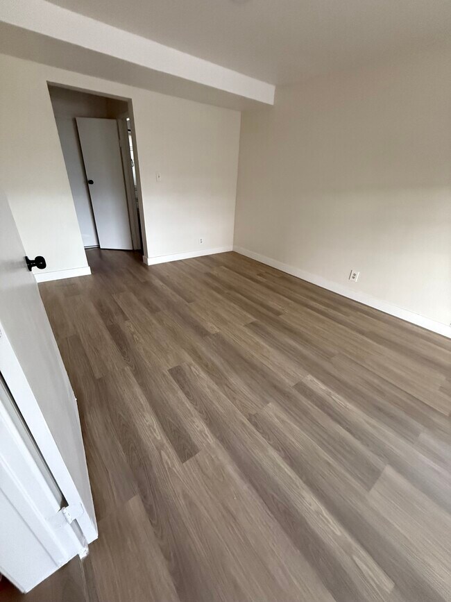 Foto del edificio - 1067 Sweeney Ave