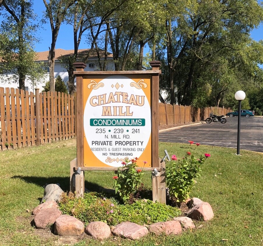 239 N Mill Rd Unit 214, Addison, IL 60101 Condo for Rent in Addison