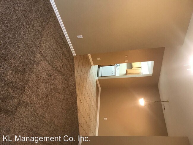Building Photo - 960 Sierra Vista Ct