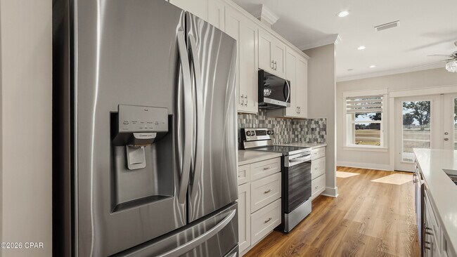 Building Photo - 1719 Country Club Dr