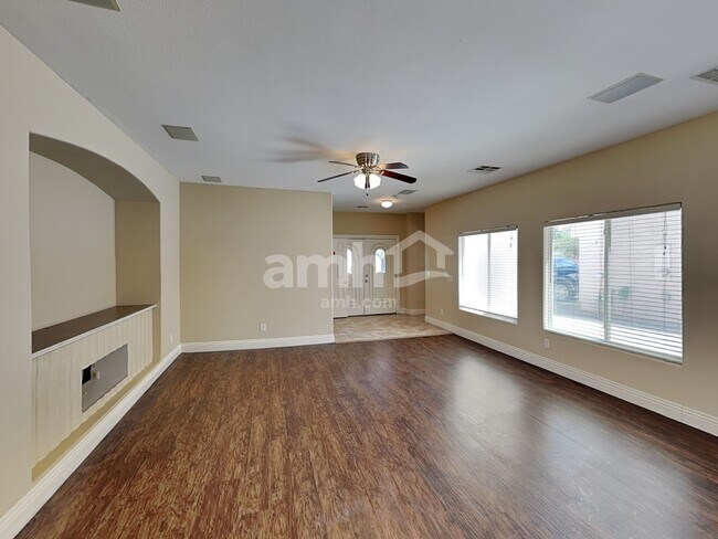Foto del edificio - 8845 Red Fox Dr