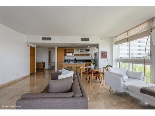 Foto del edificio - 7929 West Dr
