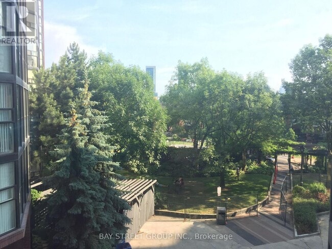 Photo du bâtiment - 705 King St W