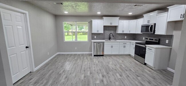 Foto del edificio - 204 Dogwood Ln
