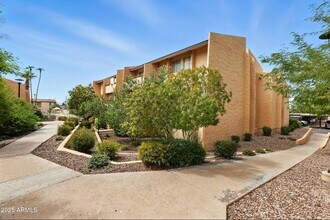 Building Photo - 8055 E Thomas Rd