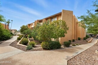 Building Photo - 8055 E Thomas Rd