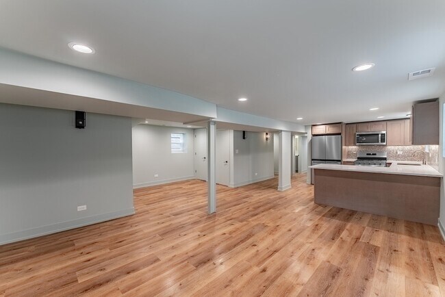 Building Photo - 4716 N Winthrop Ave