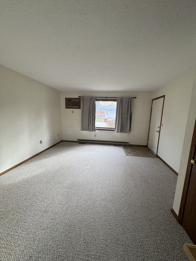 Building Photo - 537 Kerry Dr