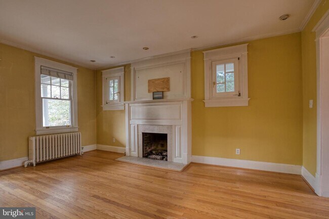 Building Photo - 2029 N Kenmore St