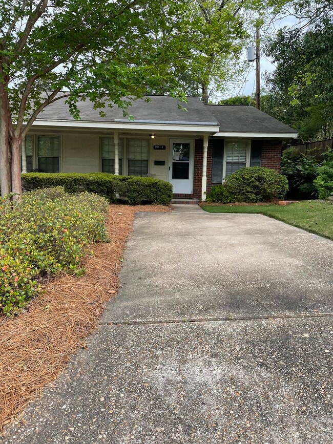 B entrance - 2105 Young St