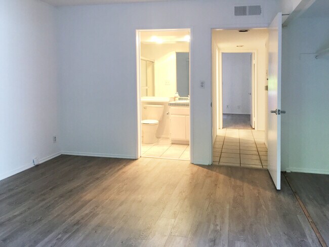 Fotografía del edificio - 4627 Finley Ave