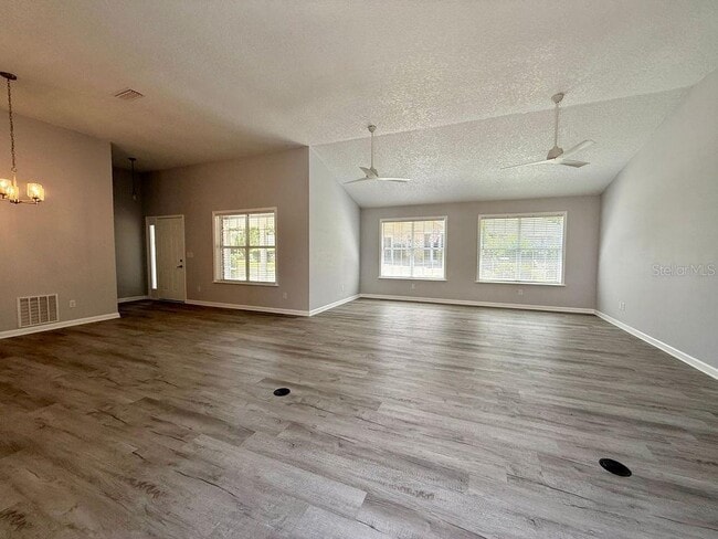 Building Photo - 2410 S Glen Eagles Dr