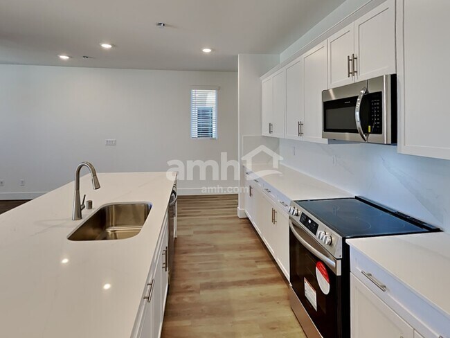 Building Photo - 9142 Fiesta Impatiens Ct