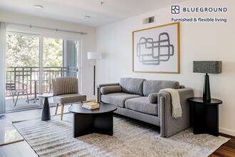 Building Photo - 1220 N Fair Oaks Ave