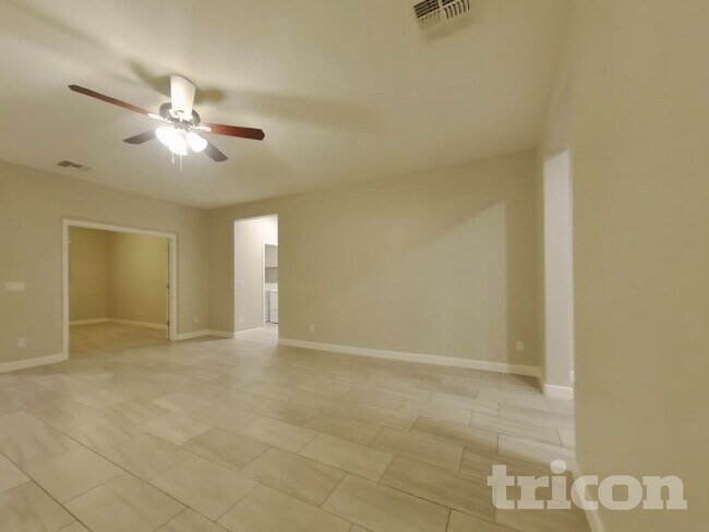 Foto del edificio - 17142 W Seldon Ln