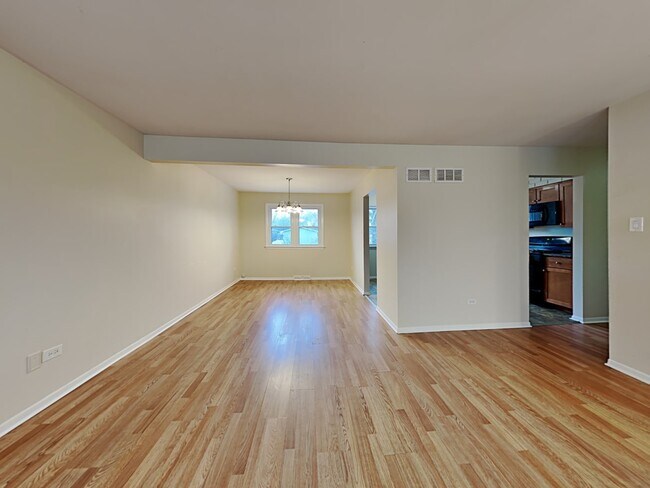 Building Photo - 22822 Valley Dr