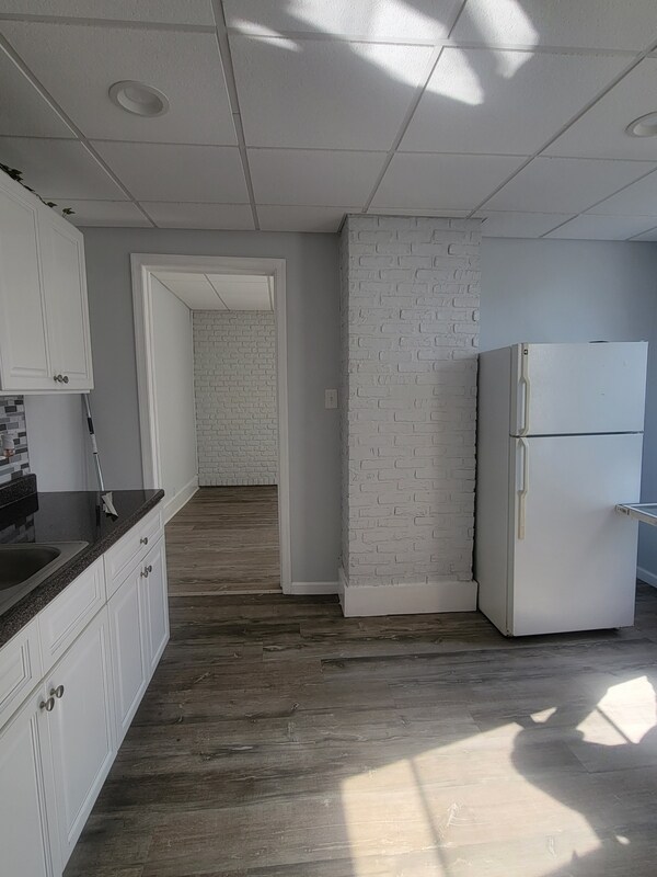 Building Photo - 146 W Dorrance St