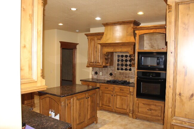Building Photo - 3005 SW 137th St