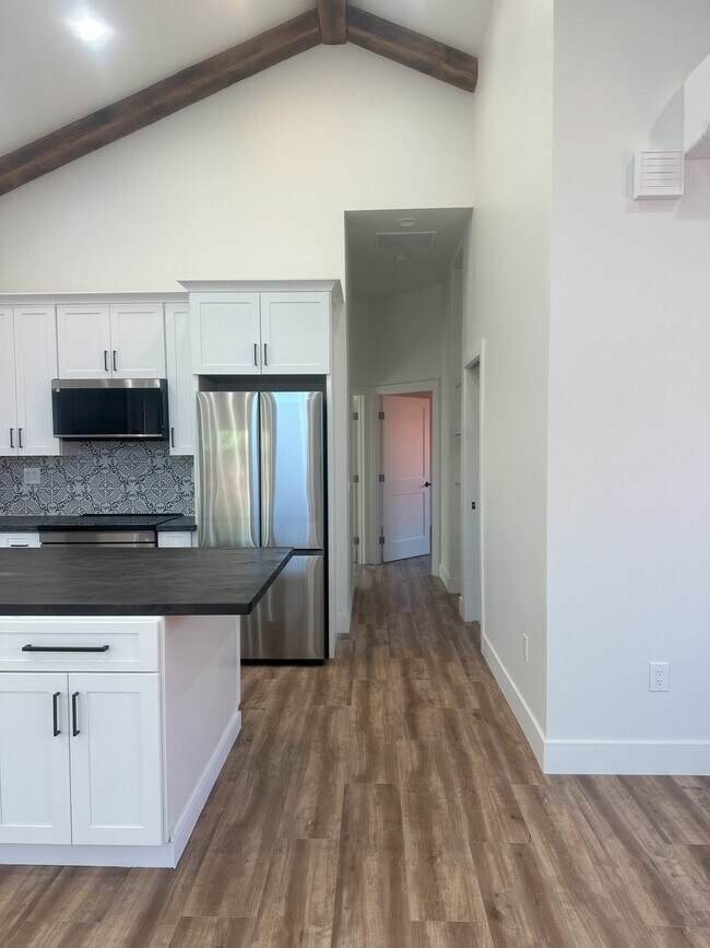 Building Photo - 10630 Campana Way