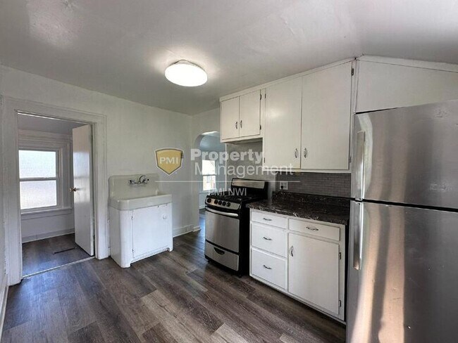 Foto del edificio - 7532 Monroe Ave