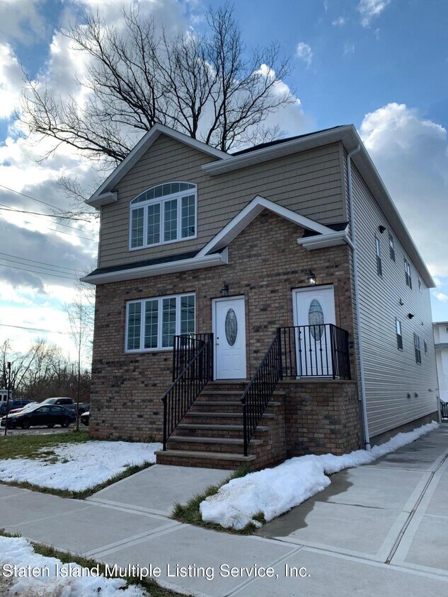 Primary Photo - 336 Seguine Ave