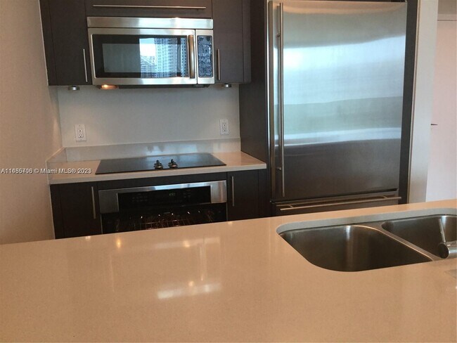 Building Photo - 500 Brickell Ave