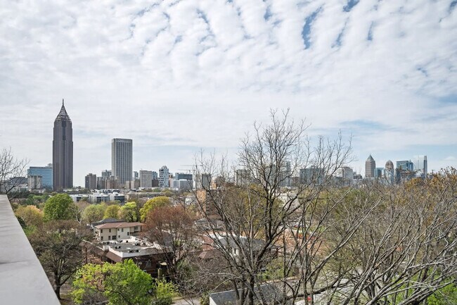 Foto del edificio - 542 Boulevard NE