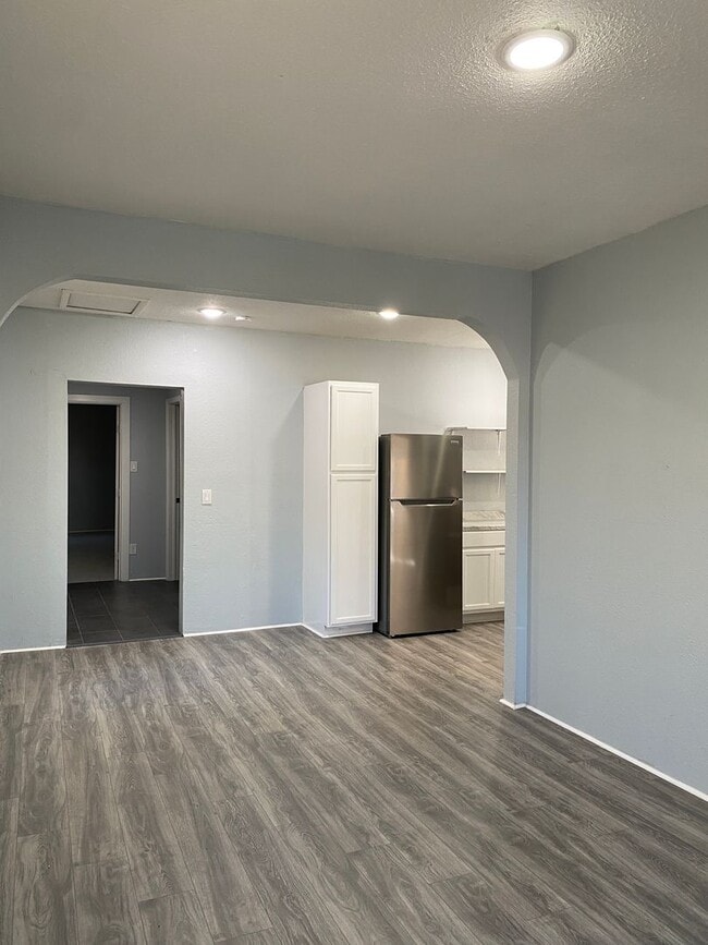 Building Photo - NICELY RENOVATED 2-BEDROOM HOUSE IN GOVERNMENT HILL