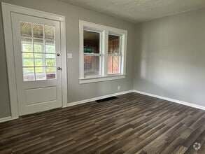 Building Photo - 1401 N Gladstone Ave