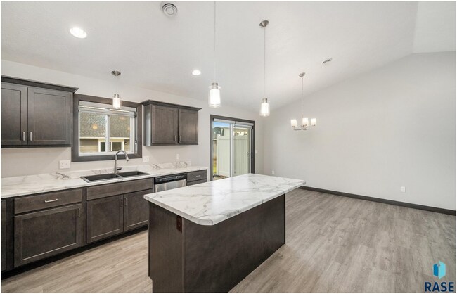 Foto del edificio - 4612 W 34th St N