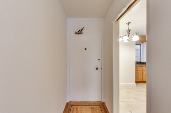 Building Photo - 2038 Divisadero St