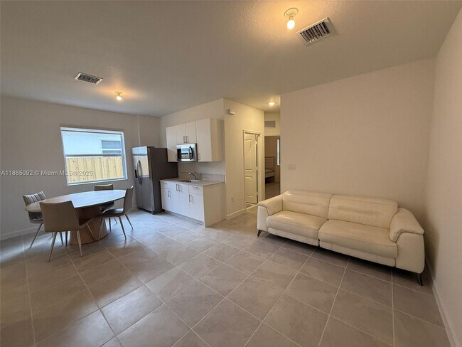 Foto del edificio - 2832 SE 23rd Ave
