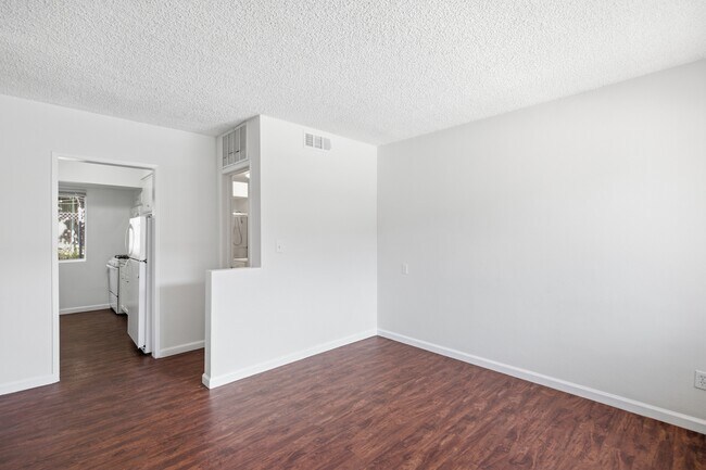 Foto del edificio - Foothill Suites