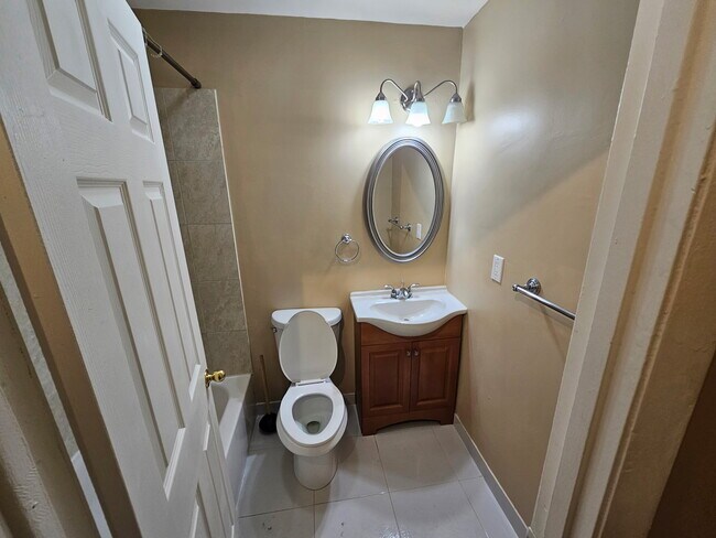 Foto del edificio - 641 SW 83rd Ave