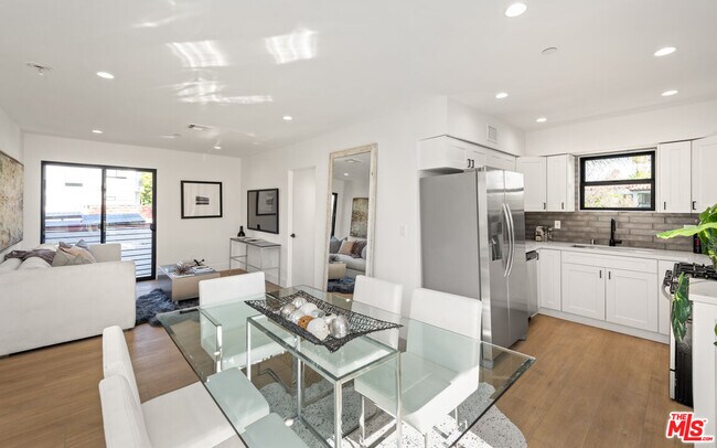 Building Photo - 839 N Las Palmas Ave
