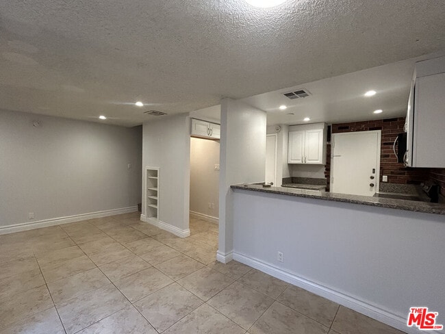 Foto del edificio - 14501 Tupper St