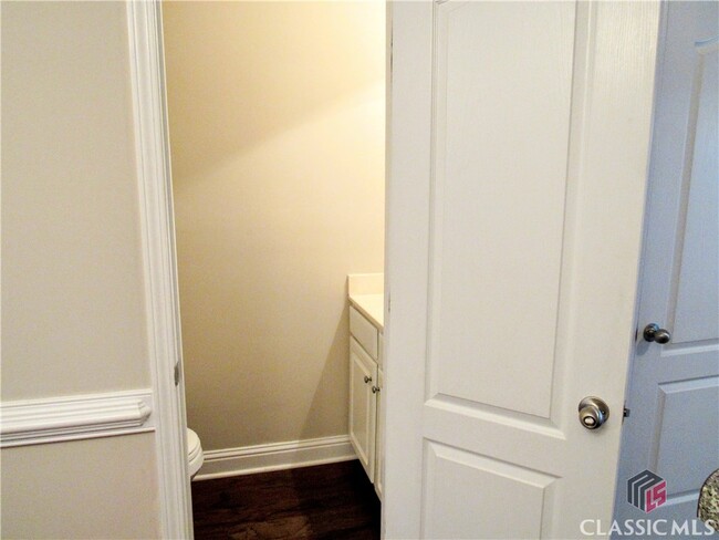 Building Photo - 135 135