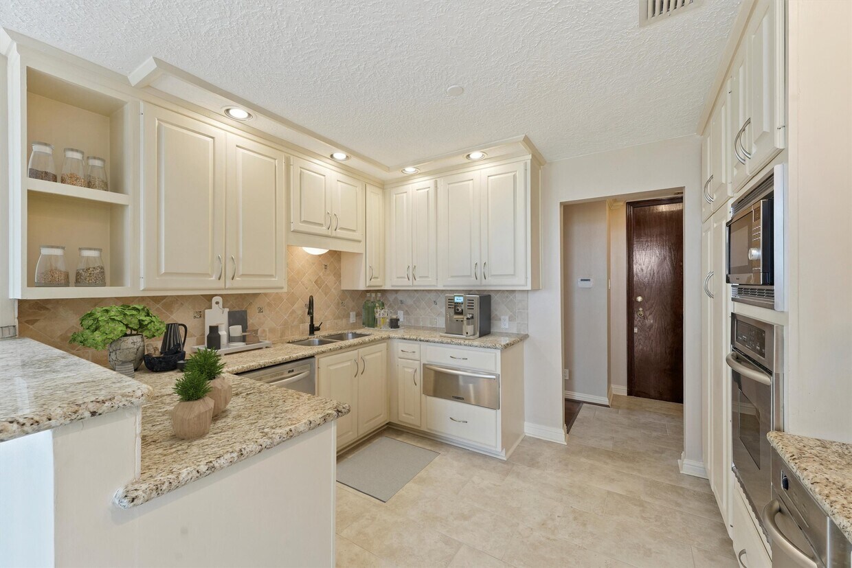 Foto principal - 3350 McCue Rd