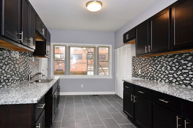 Foto del edificio - 5849 W Midway Park
